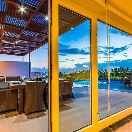 Willa Playa Blanca Sleeps 6 Pool Air Con Wifi *